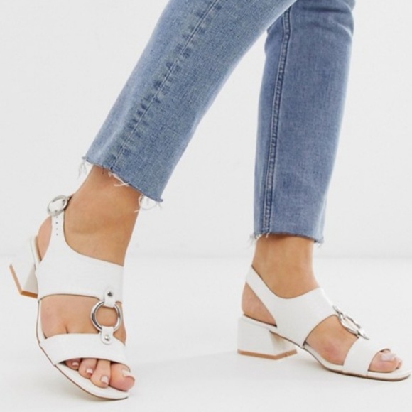 Wide fit size 9 white crocodile texture sandals - Picture 2 of 4